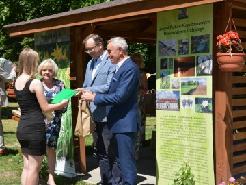 Wręczenie nagród w konkursie „Walory przyrodnicze powiatu skierniewickiego”, fot. A. Pruszkowska., 